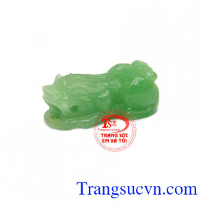 Tỳ hưu ngọc cẩm thạch đẹp phù hợp làm mặt dây, nhân, có tác dụng làm đồ trang sức, trong phong thủy có ý nghĩa mang lại may mắn, tài lộc, của cải