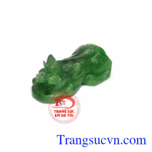 Natural Jadeite tỳ hưu là sản phẩm ngọc cẩm thạch thiên nhiên được chạm khác tỉ mỉ, tinh tế