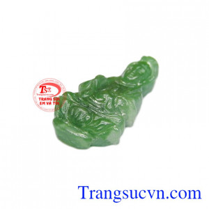 Phật quan âm nhỏ được chế tác từ ngọc cẩm thạch thiên nhiên.