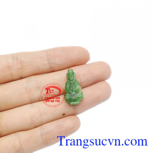 Mặt ngọc nhỏ thích hợp dành cho nữ, có thể bọc vàng hoặc bạc để tăng tính bền vững. 