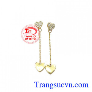 Nếu bạn là một cô gái thích sự tối giản và lịch thiệp hãy cân nhắc ngay hoa tai vàng tình yêu để giúp bạn tỏa sáng và trở nên nổi bận