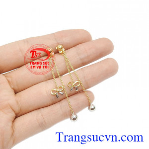 Để chọn được đôi hoa tai phù hợp bạn không cần mất quá nhiều thời gian trong việc tìm kiếm mà chỉ cần đến Trang sức Em và Tôi để được tư vấn chu đáo, nhiệt tình
