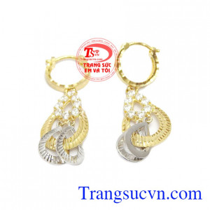 Sản phẩm mang đường nét thiết kế tinh tế, quý phái, sang trọng tạo sự nổi bật và phô diễn được vẻ nữ tính trên gương mặt