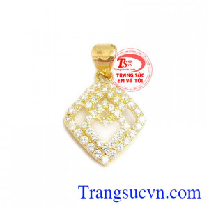 Mặt dây vàng nữ hoàng với thiết kế sắc nét, chất lượng bền đẹp