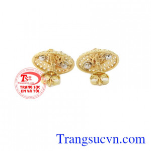 Bông tai hoa năm cánh phù hợp làm quà tặng cho người thân, bạn bè.