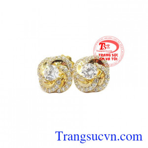 Bông tai hoa bốn cánh là sản phẩm được chế tác từ vàng 10k,