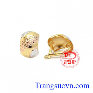 Hoa tai đẹp vàng 10k phù hợp làm quà tặng cho người thân, bạn bè.