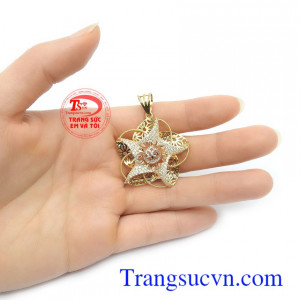 Mặt dây chuyền sang trọng, tinh xảo, là món quà ý nghĩa cho người yêu thương