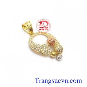 Trang sức sinh ra để dành cho phái đẹp, sản phẩm không chỉ tôn lên vẻ đẹp mà còn thể hiện nét sang trọng, quý phái