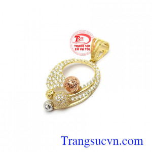 Mặt dây chuyền nữ 10k chế tác theo công nghệ cao cấp của Italy, phù hợp phong cách thời trang phái đẹp.