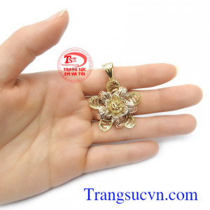 Mặt dây chuyền 10k phù hợp nhiều loại dây chuyền khác nhau