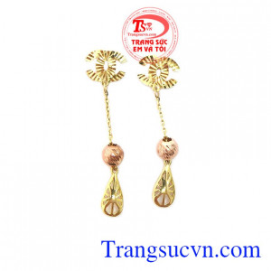 Hoa tai vàng 10k xinh xắn là sản phẩm được chế tác tỉ mỉ, cới đường nét tinh xảo, sắc nét