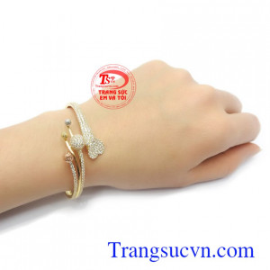 Vòng tay nữ quý phái phù hợp làm tặng cho người bạn yêu thương