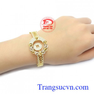 Vòng tay vàng 10k phù hợp làm món quà ý nghĩa dành tặng người bạn yêu thương