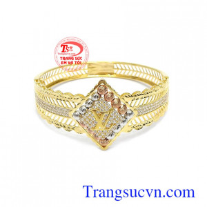 Vòng tay nữ giới Quý Phái là sản phẩm được phái đẹp yêu thích, sản phẩm tôn lên vẻ đẹp sang trọng, quý phái.