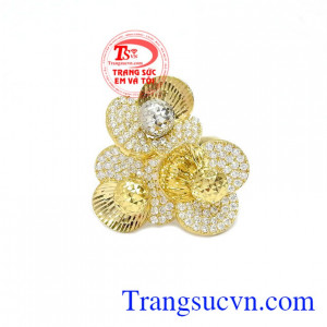 Nhẫn nữ hoa vàng 10k dịu dàng được chế tác từ vàng 10k tinh tế và đẹp mắt