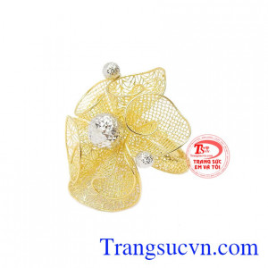 Nhẫn luôn là món trang sức quen thuộc không thể thiếu của phái đẹp.