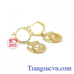 làm tôn lên vẻ thanh lịch, quý phái của người đeo.