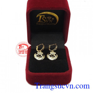 Trang sức Em và Tôi nhận đặt hàng thiết kế theo sở thích của khách hàng, bảo hành 6 tháng.