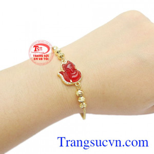 Lắc tay vàng mang màu sắc tươi sáng, hợp với nhiều độ tuổi. 