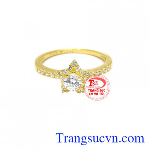 Được thiết kế trẻ trung và thời trang thể hiện cá tính mà vẫn tôn lên vẻ nữ tính của phái nữ