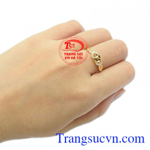 Trang sức Em và Tôi nhận đặt hàng thiết kế theo yêu cầu của khách hàng.