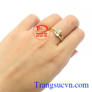 mang ý nghĩa kết duyên cho các đôi tình nhân, biểu tượng cho tinh yêu bền chặt, đem lại may mắn cho người đeo. 