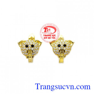 Hoa tai tuổi hợi thịnh vượng được chế tác theo hình chú heo con trông vô cùng đáng yêu