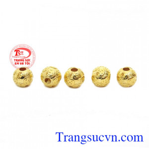 Mặt dây chuyền charm vàng