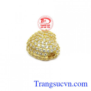 Mặt dây chuyền charm trái tim tôn lên vẻ đẹp thanh lịch cho phái đẹp