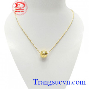 Bộ dây chuyền charm vàng là sản phẩm được các bạn nữ yêu thích, sản phẩm được chế tác 3D tinh xảo, sắc nét