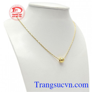 Bộ dây chuyền charm vàng đẹp được chế tác hình kim tiền mang ý nghĩa may mắn, tài lộc