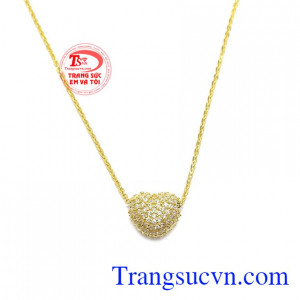 Mặt dây chuyền charm trái tim là món quà ý nghĩa dành tặng bạn gái