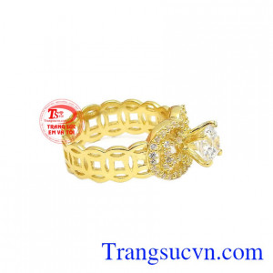 Nhẫn kim tiền hợp phong thủy, mang đến may mắn và tài lộc cho gia chủ.