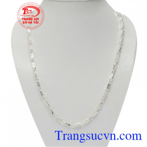 Dây chuyền bạc nam giới độc đáo thể hiện cá tính về thời trang cho người sở hữu.