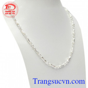 Đeo dây chuyền bạc có thể tránh cảm gió.