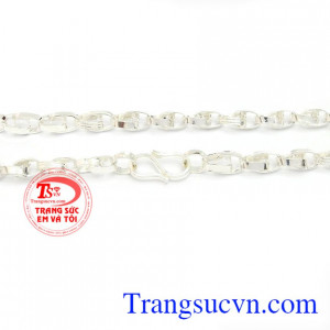 Dây chuyền bạc tạo sự khỏe khoắn, nam tính cho phái mạnh