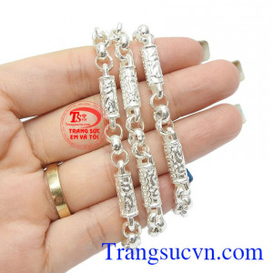 Sản phẩm phù hợp với cả bé trai lẫn bé gái dùng để tránh gió, bảo vệ sức khỏe