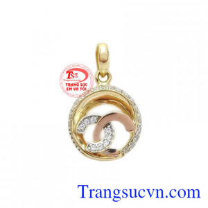 Mặt dây channel tinh tế