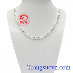 Dây bạc bé trai độc đáo được chế tác với kiểu dáng mới lạ và độc đáo