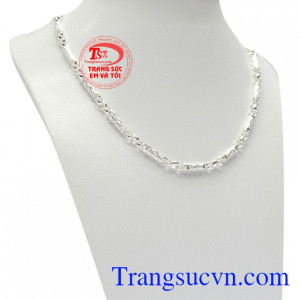 Thích hợp với các bé trai hiếu động với thiết kế củcác mắt xích sẽ không làm sản phẩm bị cuốn vào nhau