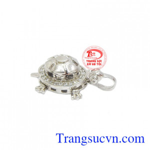 Sản phẩm mang thiết kế độc đáo, sáng tạo giúp cho chiếc mặt dây càng thêm thu hút.