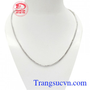 Dây chuyền nữ độc đáo 18k là sản phẩm dây chuyền Ý được chế tác tỉ mỉ, tinh xảo từng mắt dây