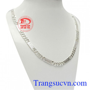 Sản phẩm được thiết kế bằng công nghệ cao với kiểu dáng hợp thời trang làm tôn lên vẻ đẹp của phái mạnh