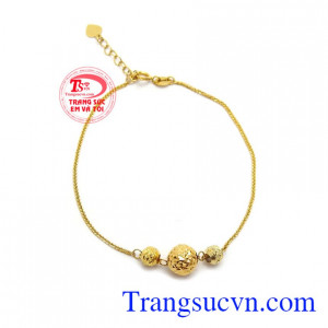 Lắc tay vàng xinh xắn 18k được các bạn nữ yêu thích