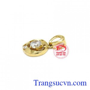 Mặt dây chuyền nữ vàng quý phái dễ kết hợp cùng nhiều kiểu dây chuyền vàng