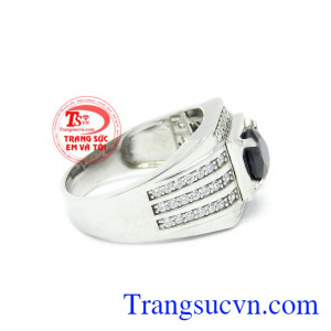 Nam giới ngày nay thường chú trọng diện mạo của mình hơn vì vậy nhẫn là món trang sức không thể thiếu