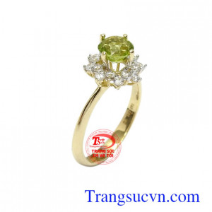 Nhẫn nữ Peridot bình an mẫu mã đẹp, chế tác công nghệ cao phù hợp thị hiếu phái đẹp