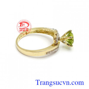 Khi đặt peridot kề bên khi ngủ người đeo sẽ có được giấc ngủ ngon, giảm trừ mệt mỏi, tận hưởng sự thảnh thơi và tốt cho sức khỏe
