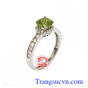 Nhẫn nữ Peridot 10k an nhiên chế tác tinh xảo, sắc nét, mang lại phong cách thời trang riêng cho phái đẹp